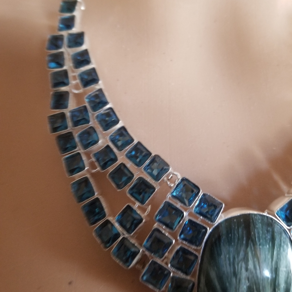 GLAMOROUS NECKLACE NWOT - Picture 5 of 8